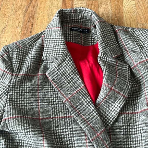 Nasty Gal Plaid Blazer - Picture 2 of 5